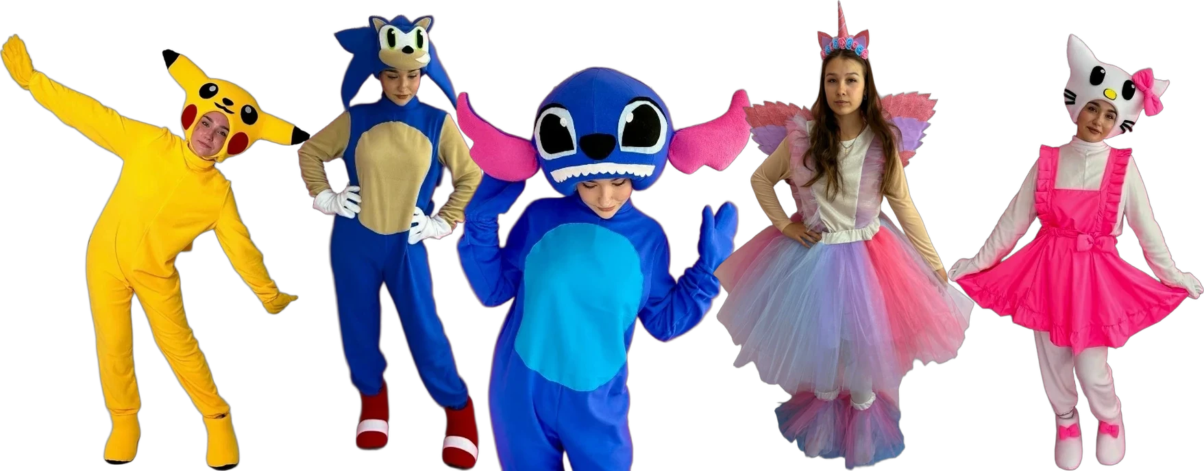 Аниматор в костюме яркой кошечки с мягкими ушками сидит на полу и показывает двухлетним детям цветные кубики